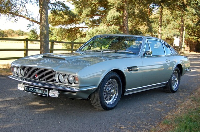 Aston Martin V8 Volante